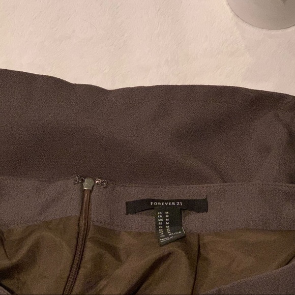 🆕OLIVE GREEN F21 DRESSY SHORTS🆕 - Picture 3 of 4